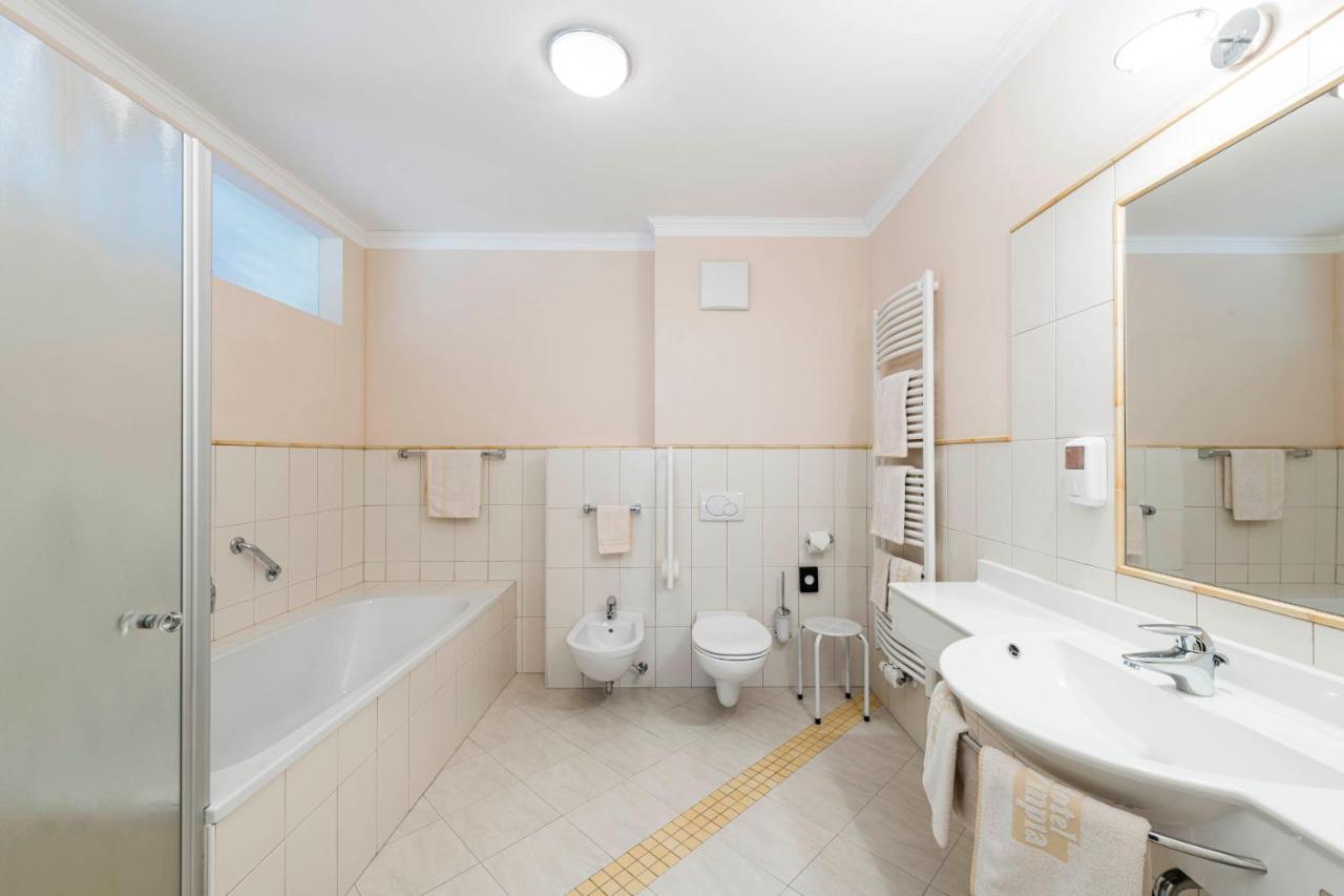 Hotel Olympia Brunico Bagian luar foto