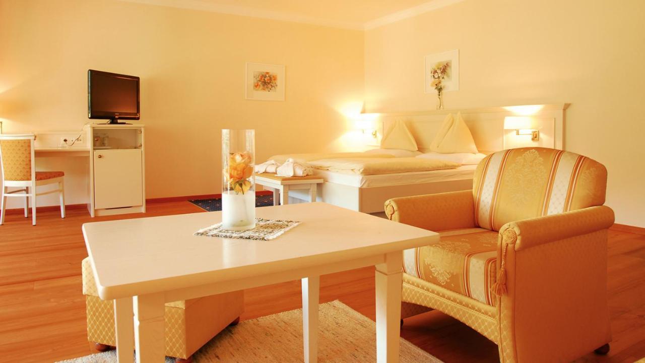 Hotel Olympia Brunico Bagian luar foto