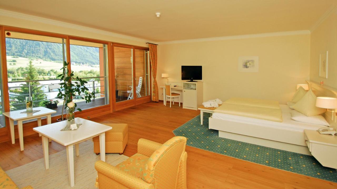 Hotel Olympia Brunico Bagian luar foto